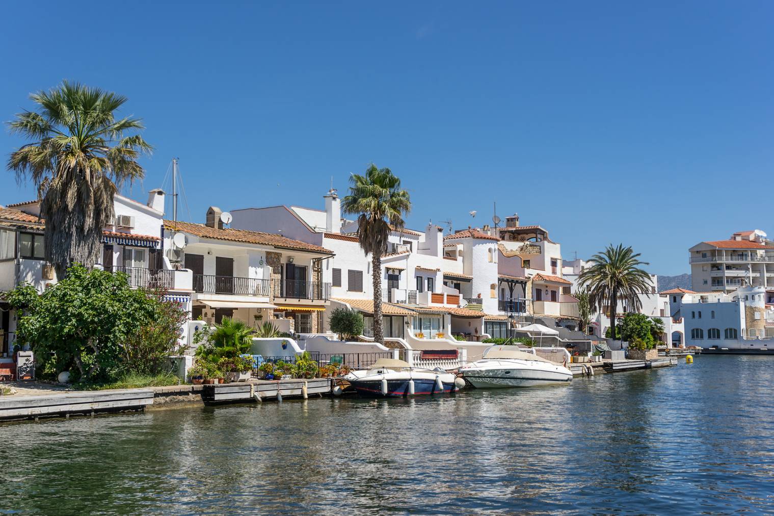 buying a home in empuriabrava