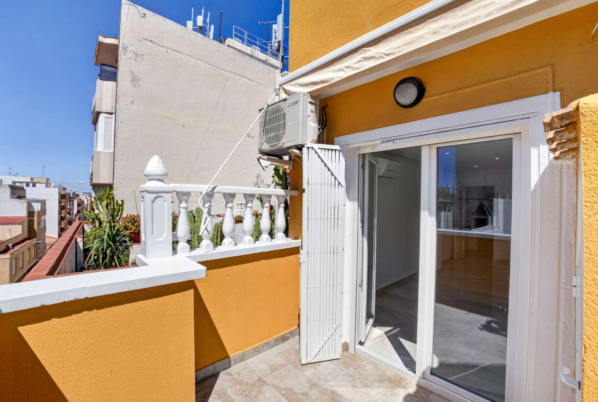 Apartment in Torrevieja - Image 2