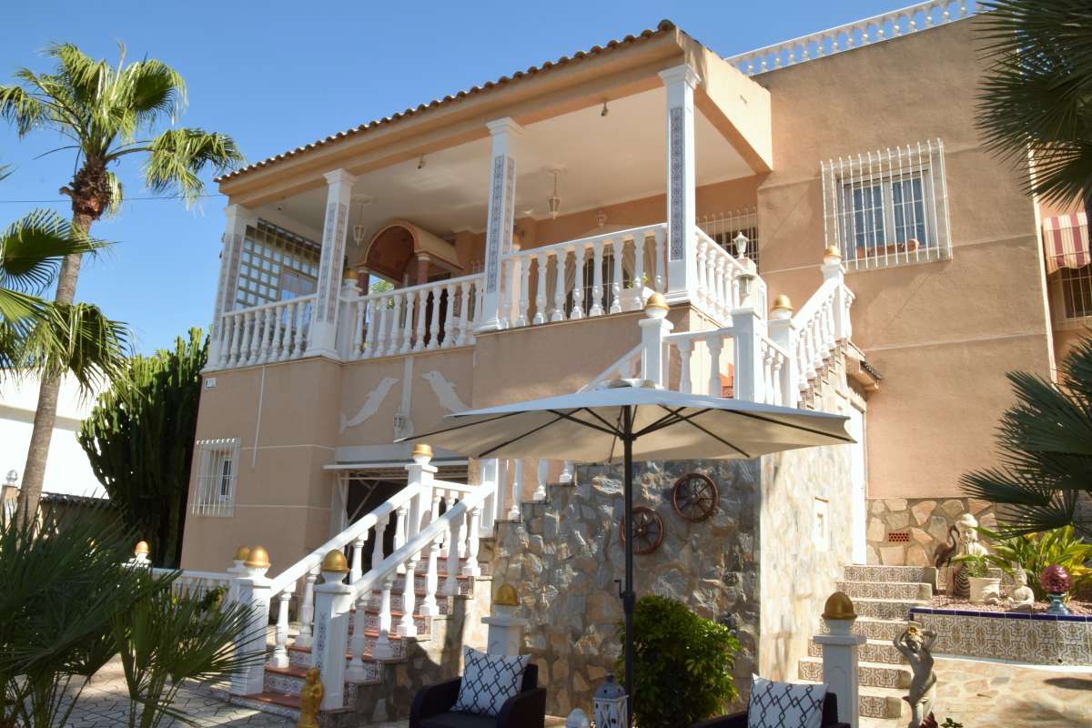 Villa in Los Balcones 2