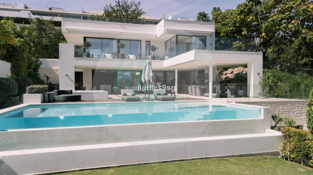 Casa independiente en Central Nueva Andalucía