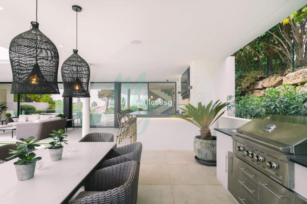 Casa independiente en Central Nueva Andalucía