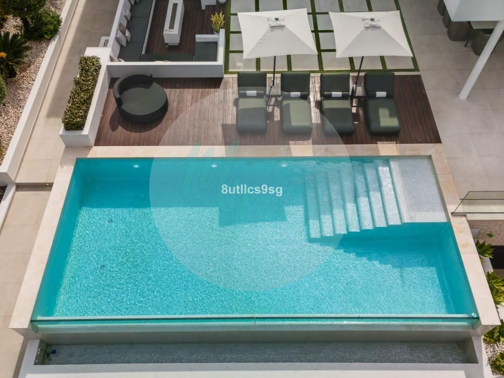 Casa independiente en Central Nueva Andalucía