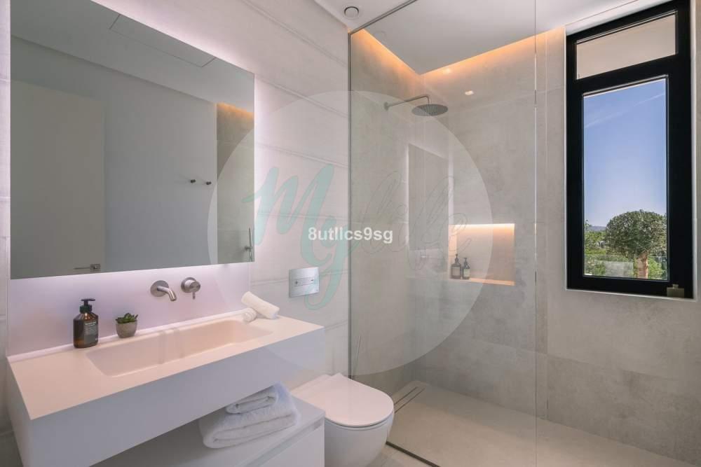 Casa independiente en Central Nueva Andalucía