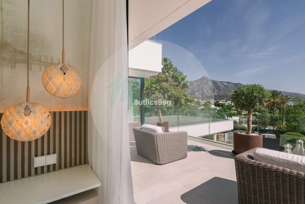 Casa independiente en Central Nueva Andalucía