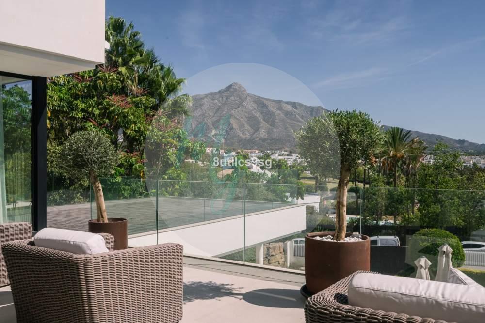 Casa independiente en Central Nueva Andalucía