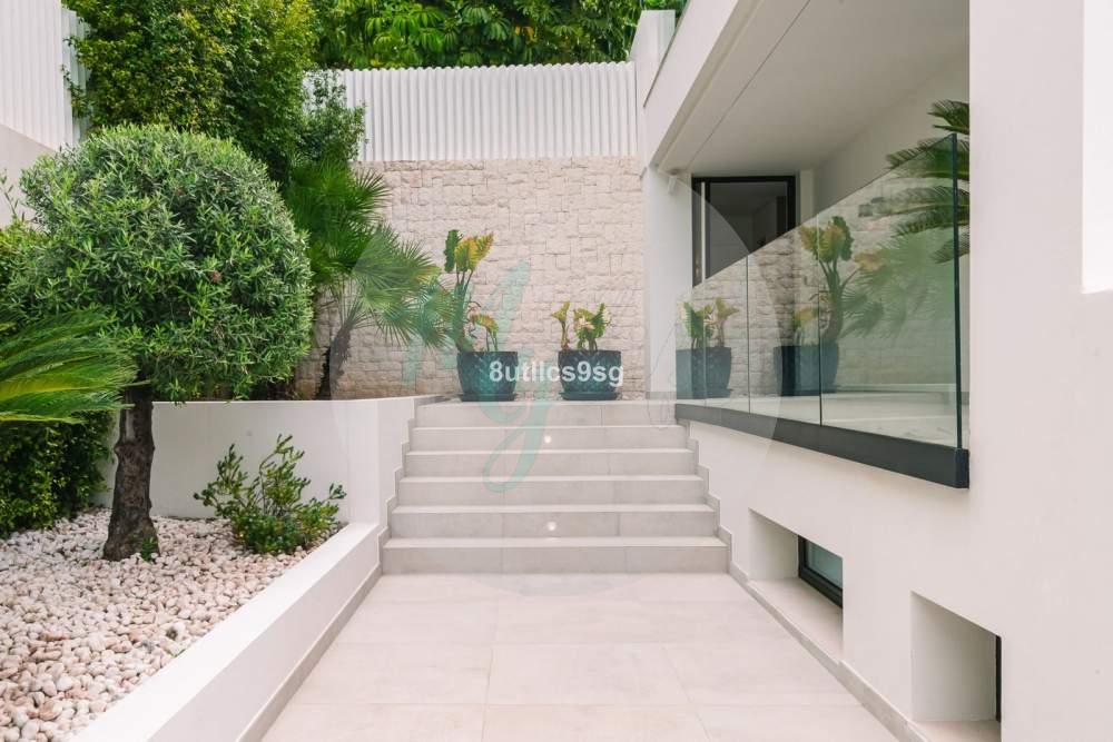 Casa independiente en Central Nueva Andalucía