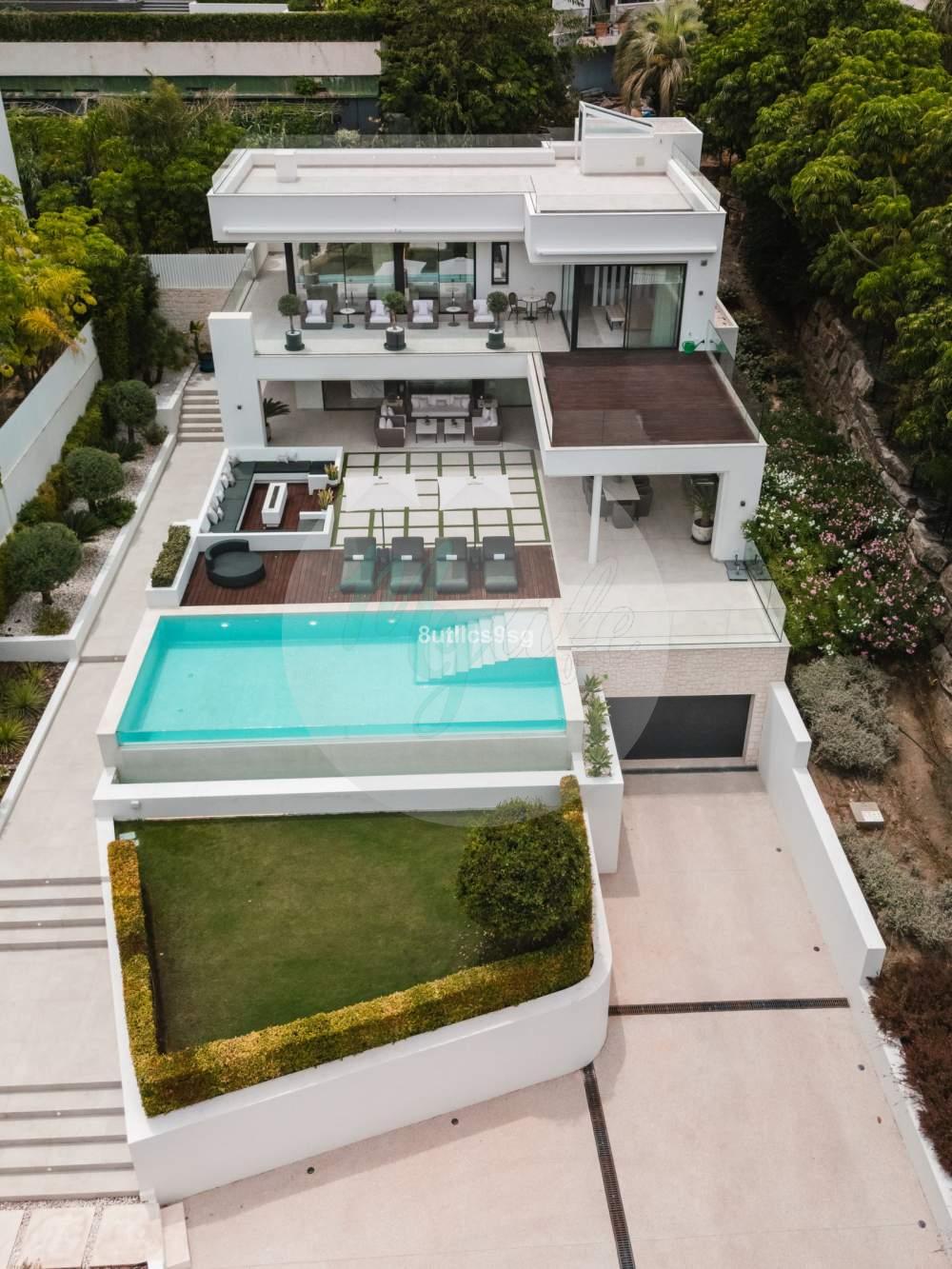 Casa independiente en Central Nueva Andalucía