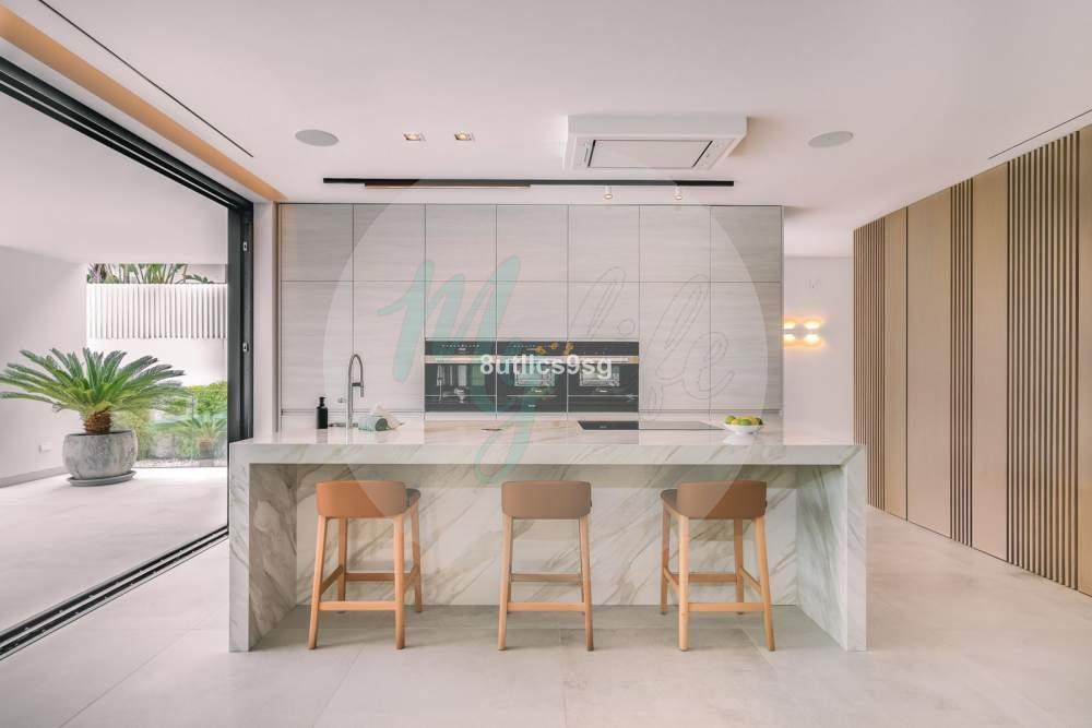 Casa independiente en Central Nueva Andalucía