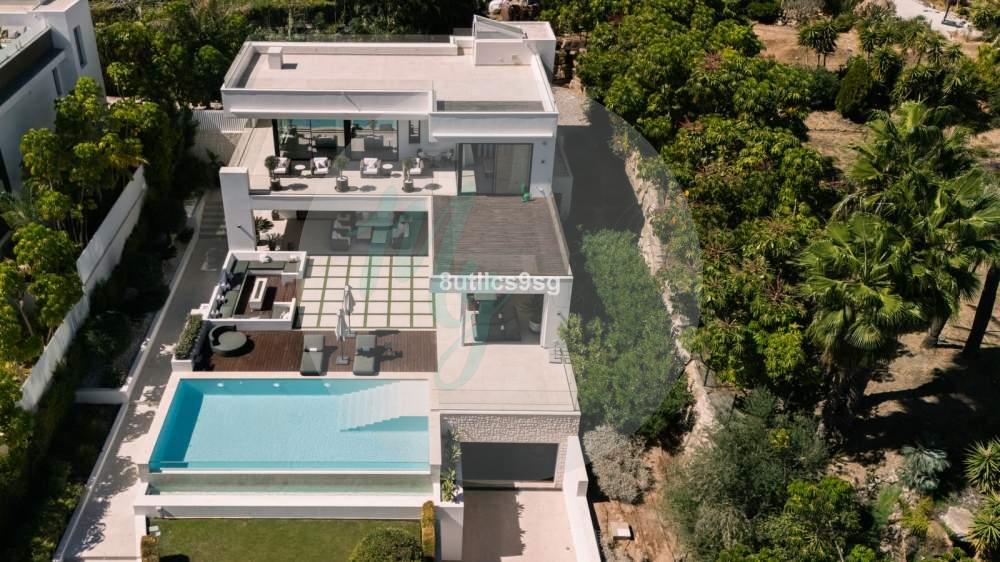 Casa independiente en Central Nueva Andalucía