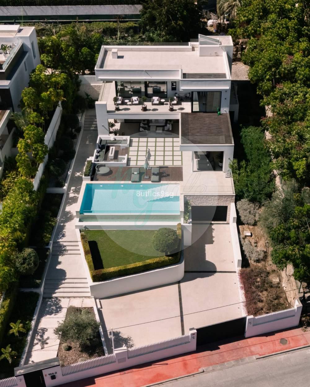 Casa independiente en Central Nueva Andalucía