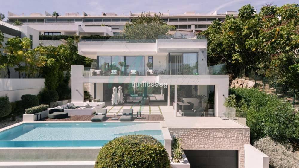 Casa independiente en Central Nueva Andalucía