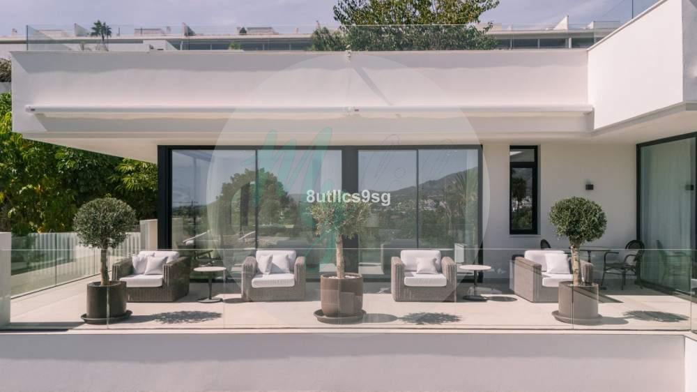 Casa independiente en Central Nueva Andalucía