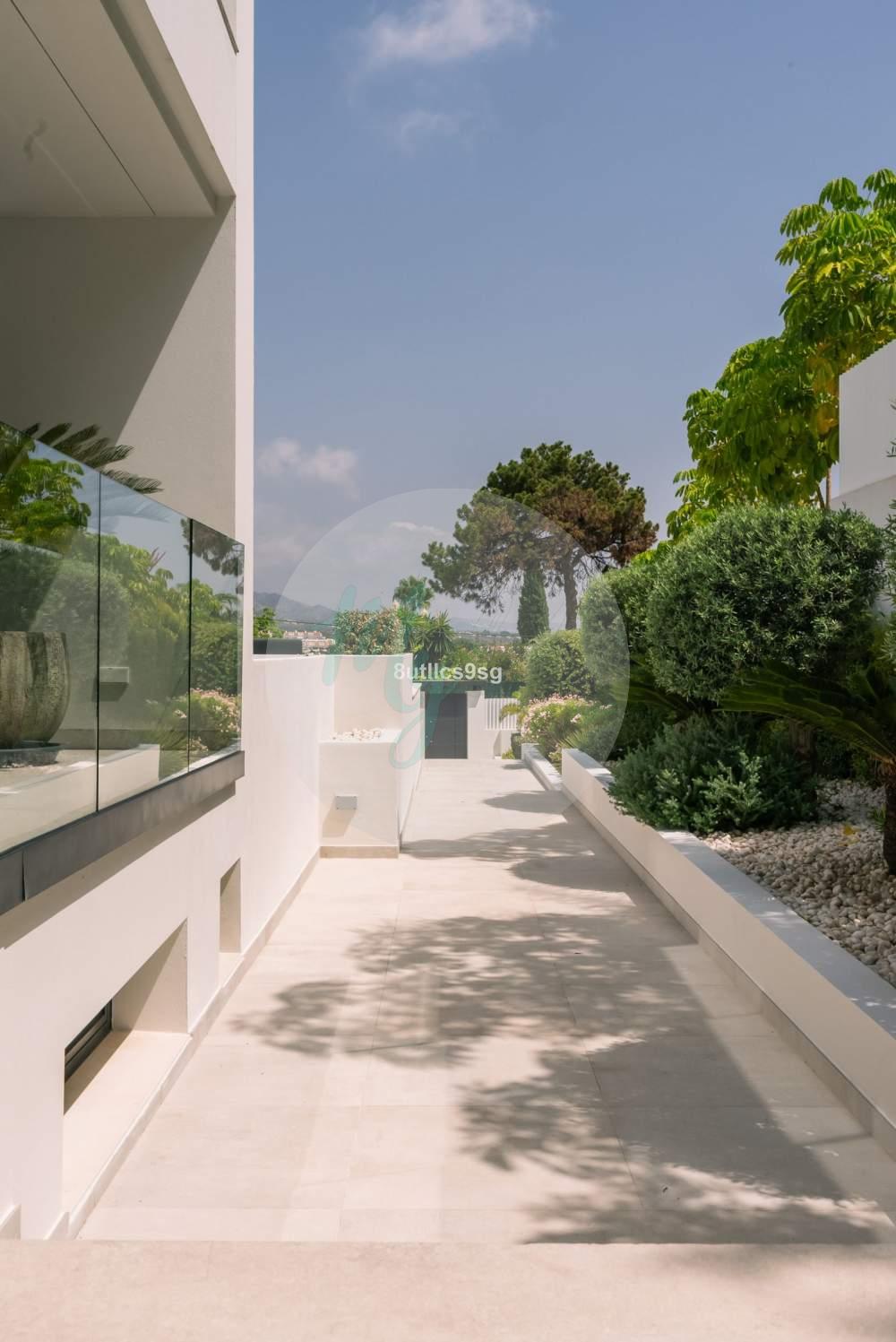 Casa independiente en Central Nueva Andalucía