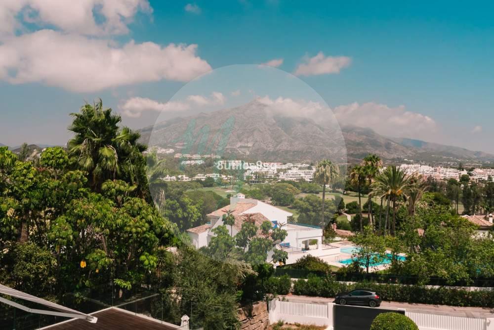 Casa independiente en Central Nueva Andalucía