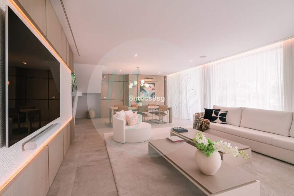 Casa independiente en Central Nueva Andalucía