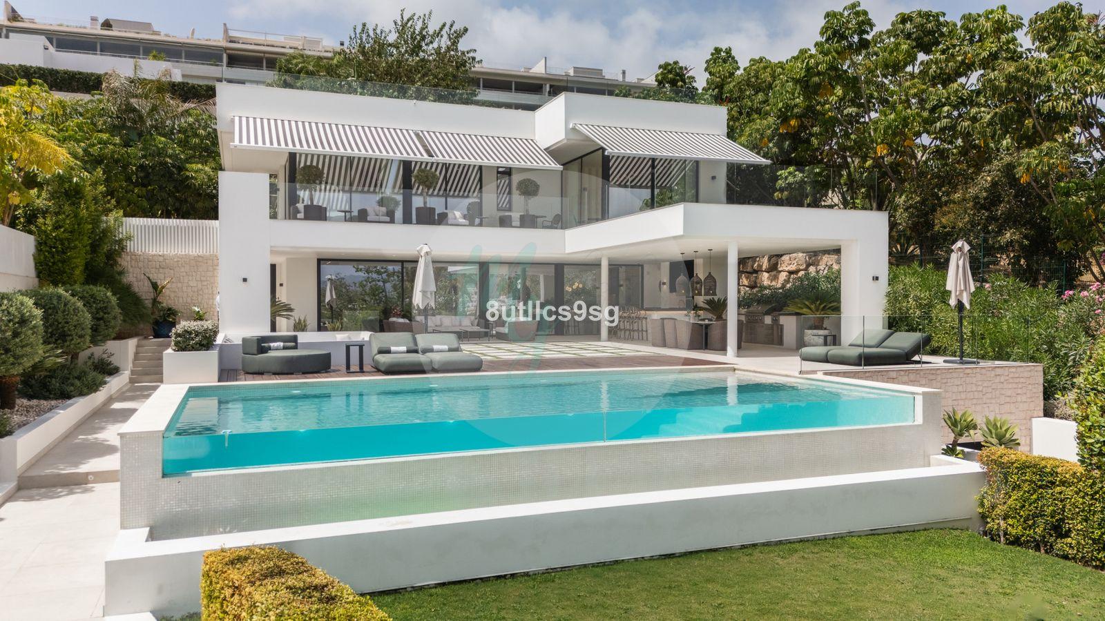 Casa independiente en Central Nueva Andalucía