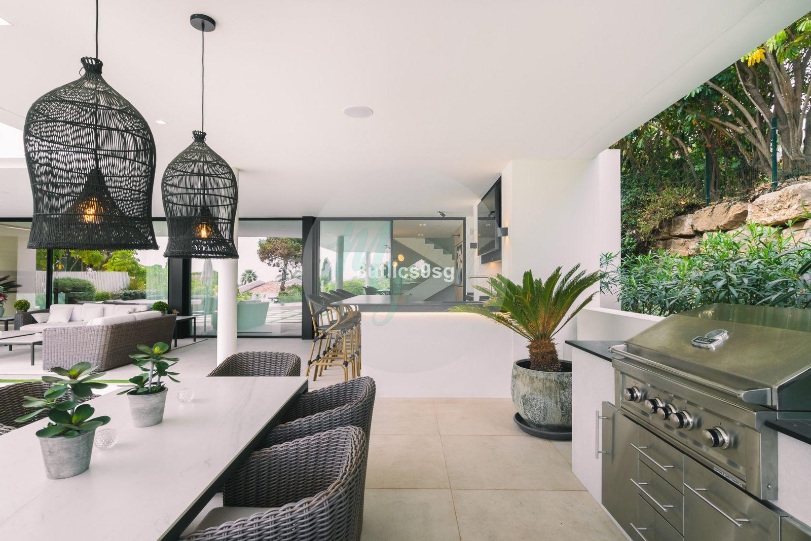 Casa independiente en Central Nueva Andalucía