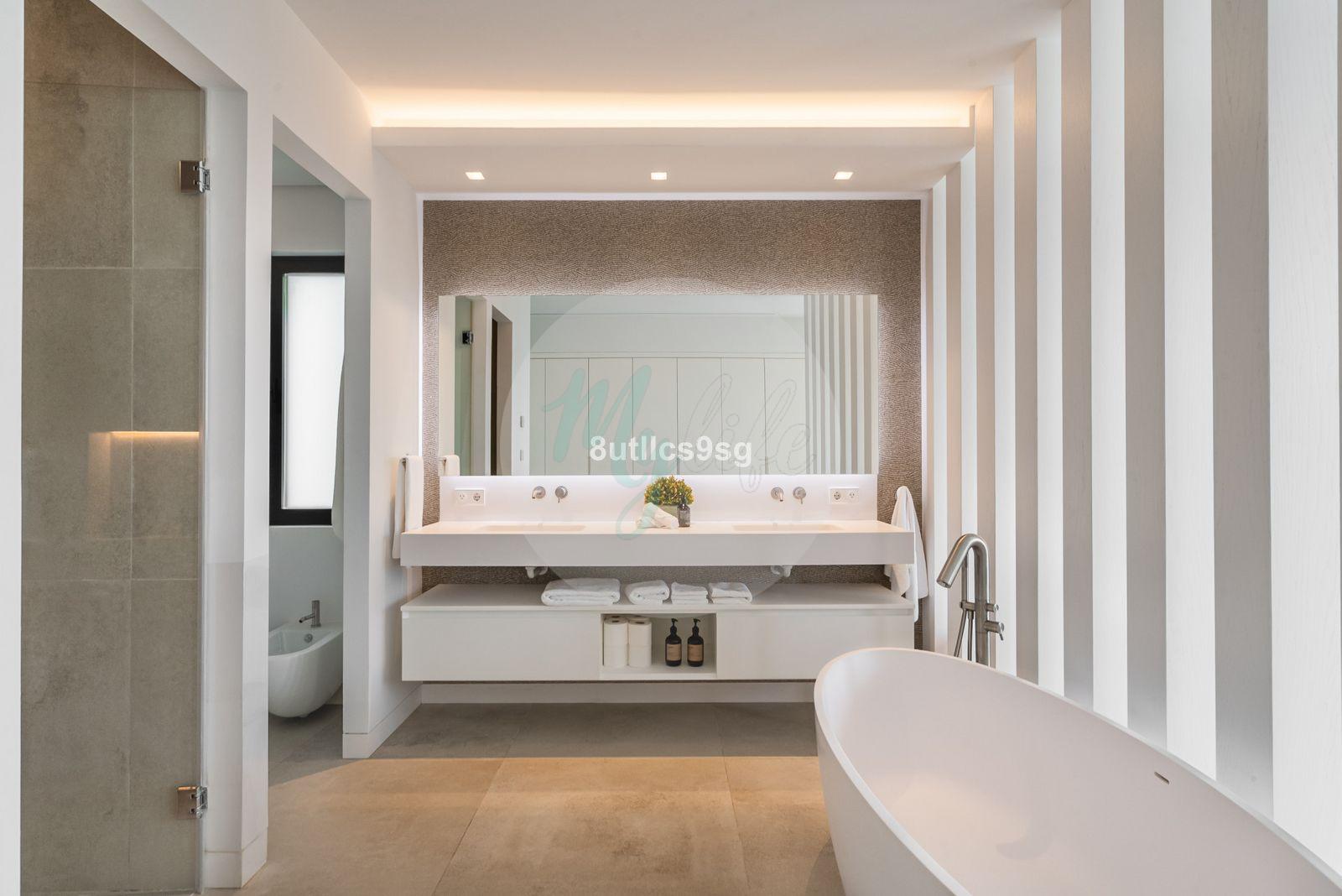 Casa independiente en Central Nueva Andalucía