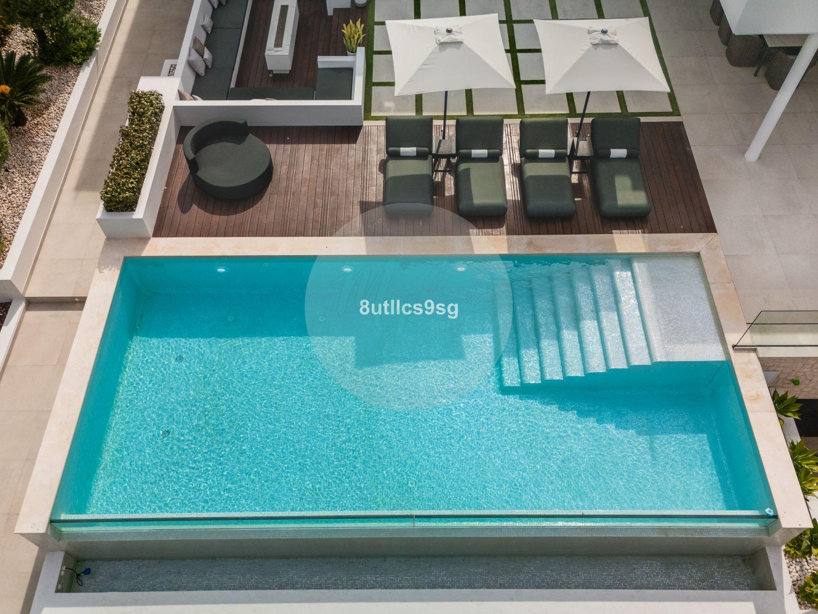 Casa independiente en Central Nueva Andalucía