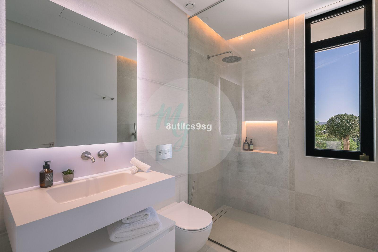 Casa independiente en Central Nueva Andalucía