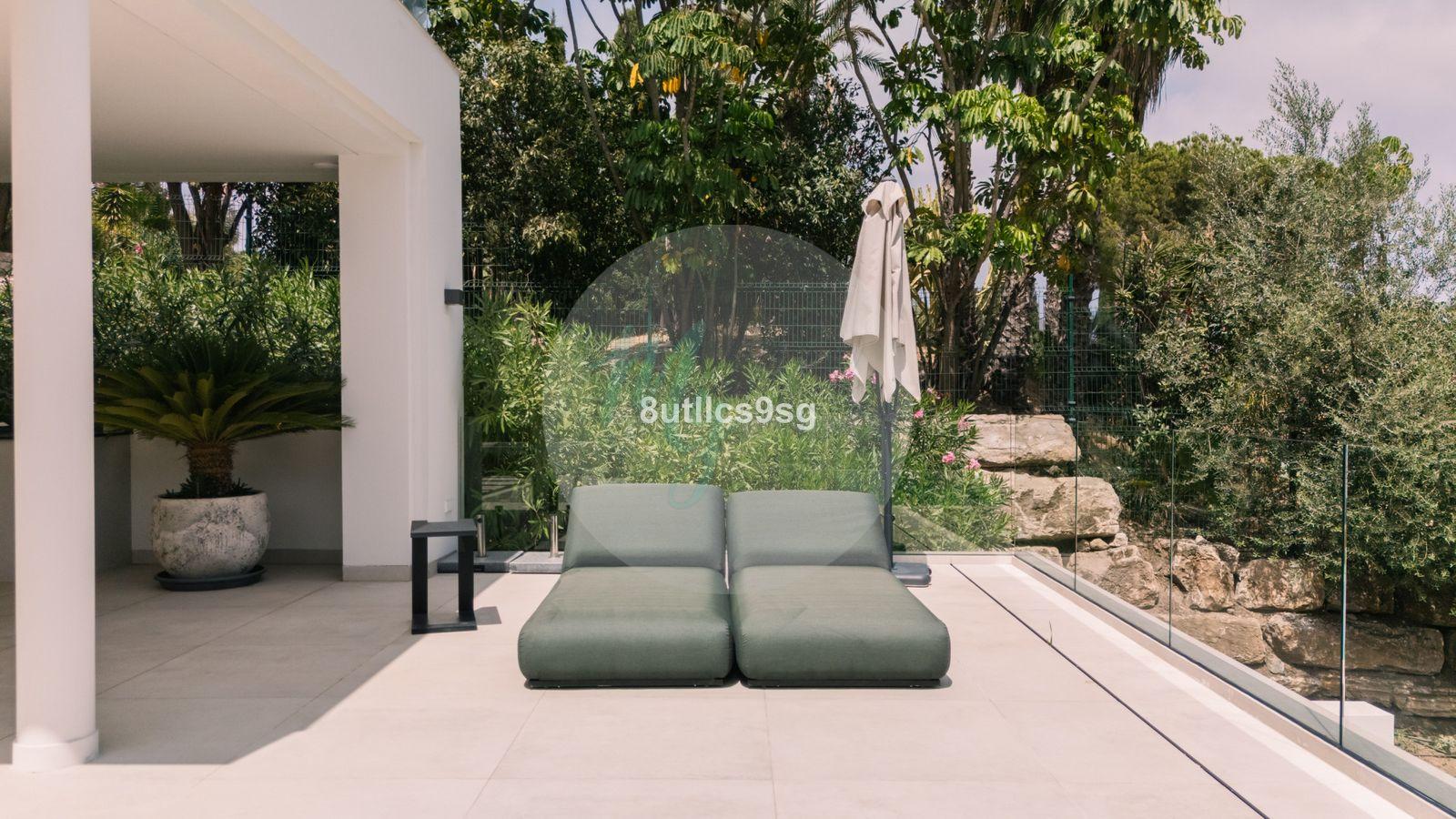 Casa independiente en Central Nueva Andalucía