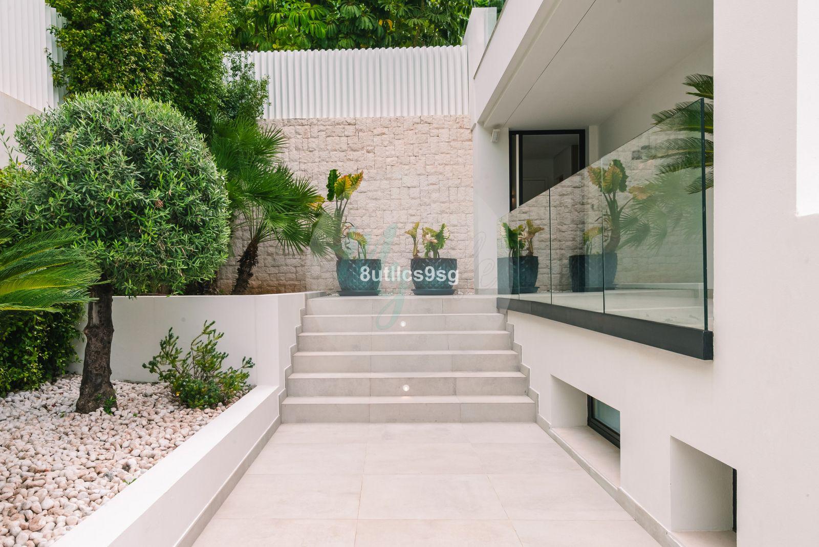 Casa independiente en Central Nueva Andalucía