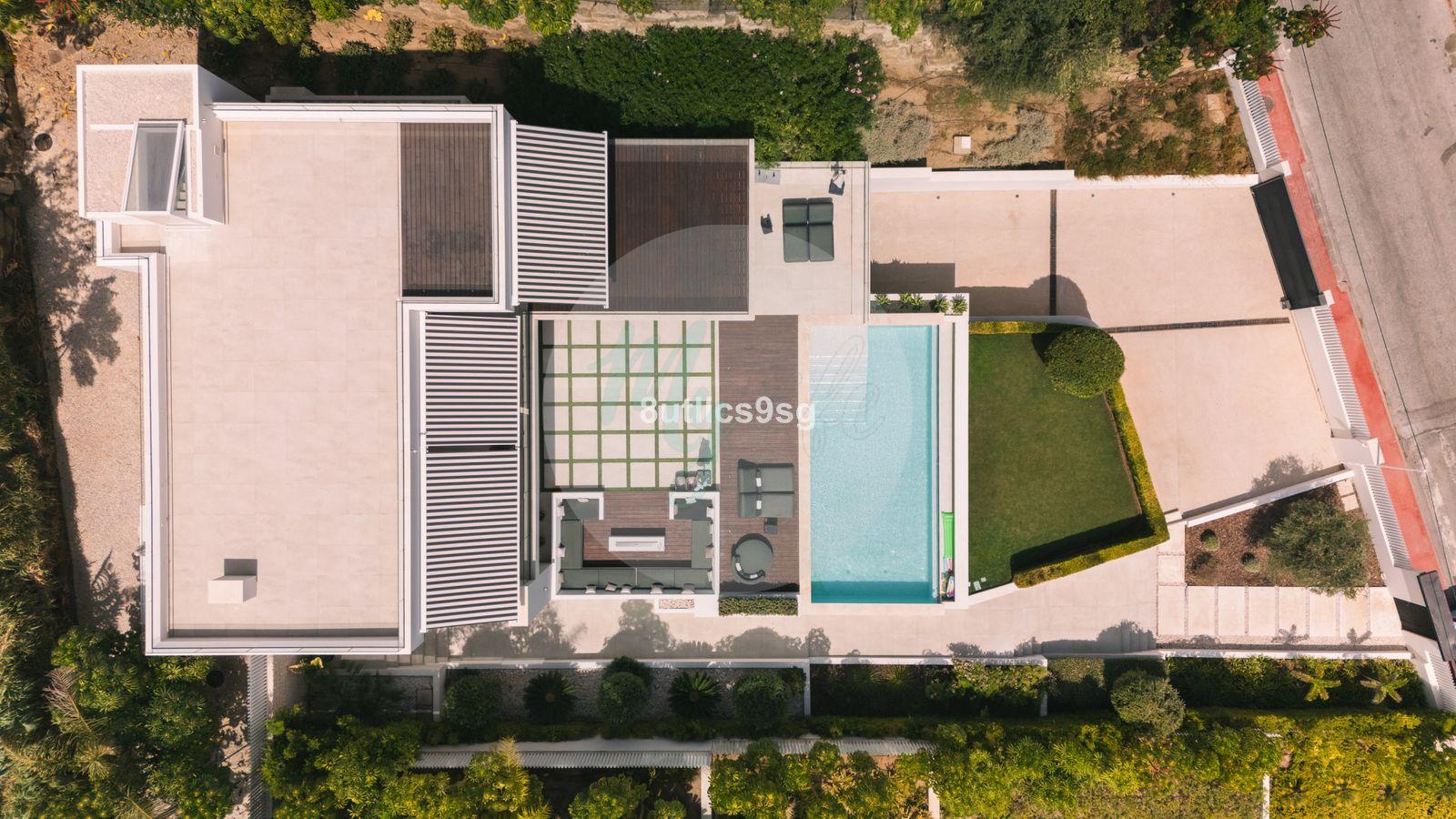 Casa independiente en Central Nueva Andalucía