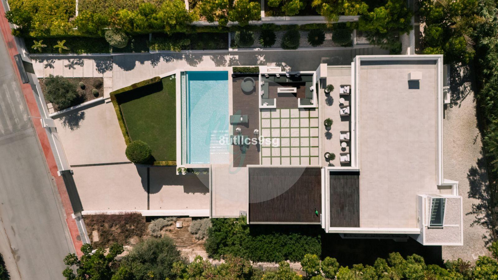 Casa independiente en Central Nueva Andalucía