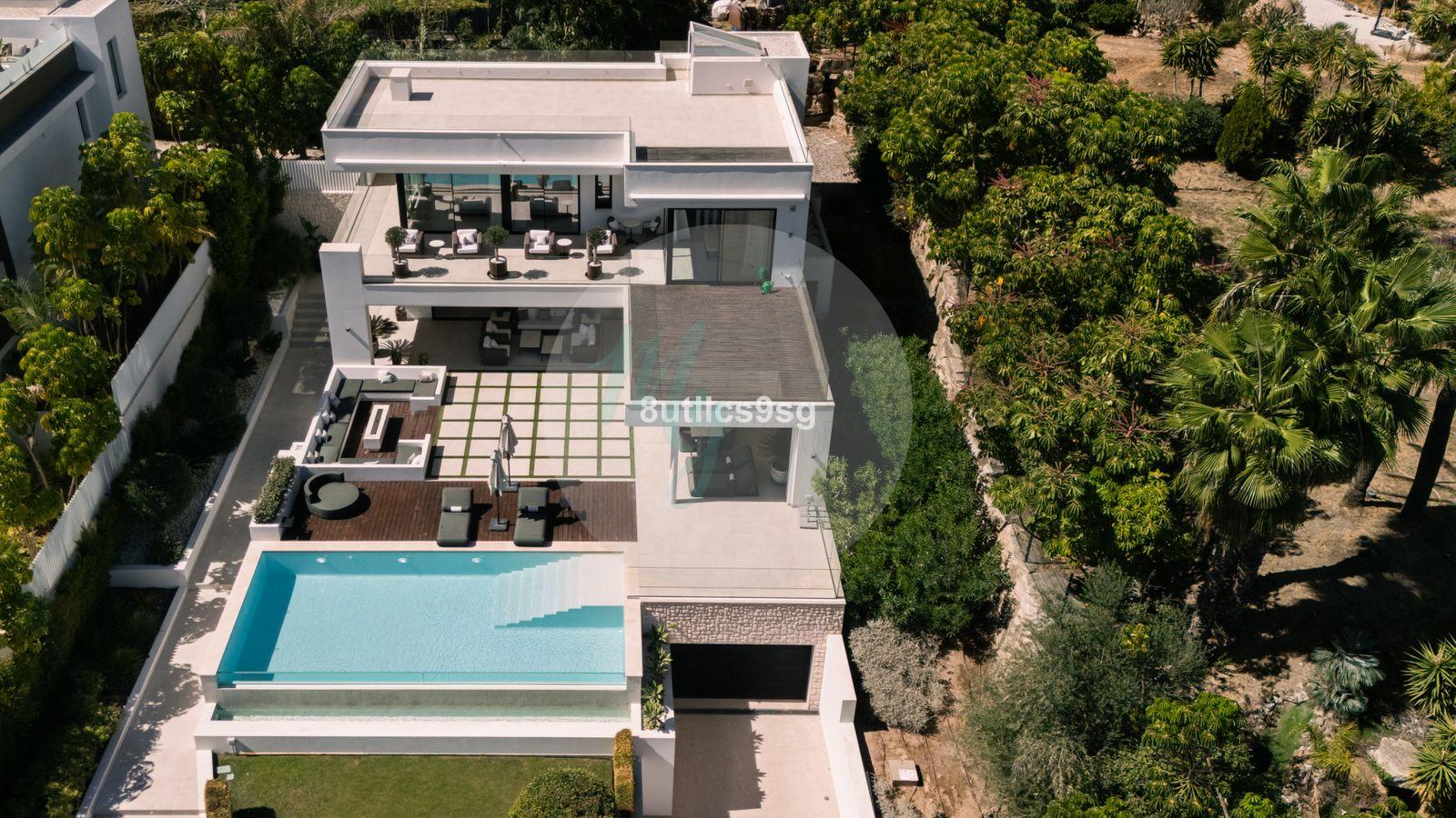 Casa independiente en Central Nueva Andalucía