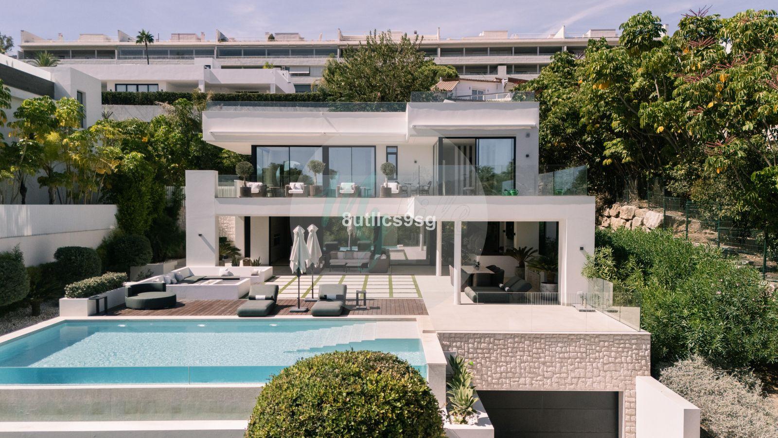 Casa independiente en Central Nueva Andalucía