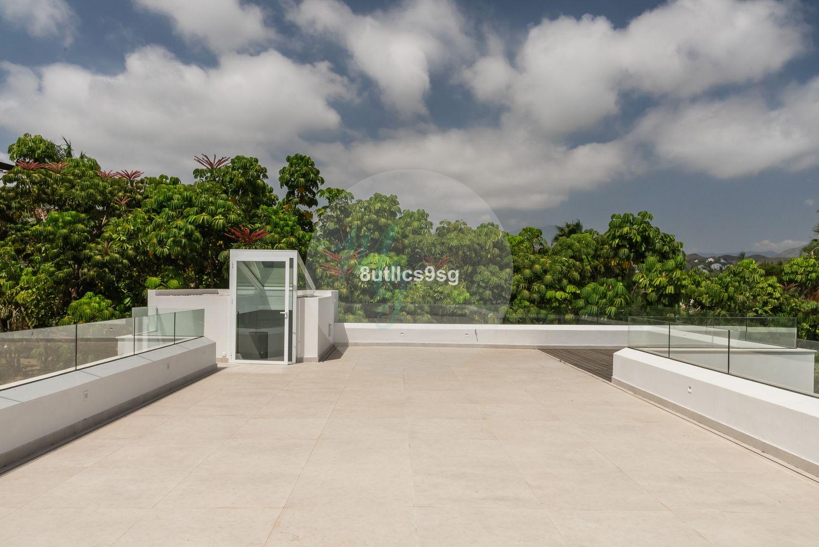 Casa independiente en Central Nueva Andalucía