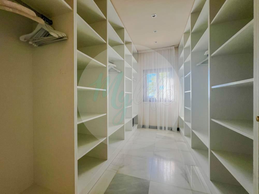 Wholesale & Distribution in Los Flamingos