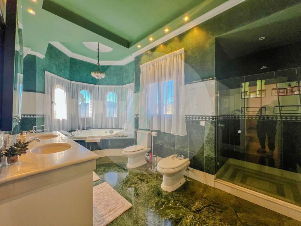 Wholesale & Distribution in Los Flamingos