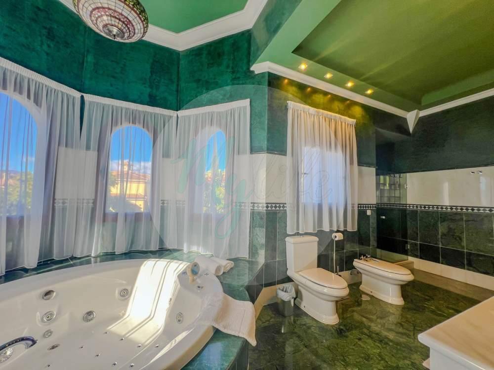 Wholesale & Distribution in Los Flamingos