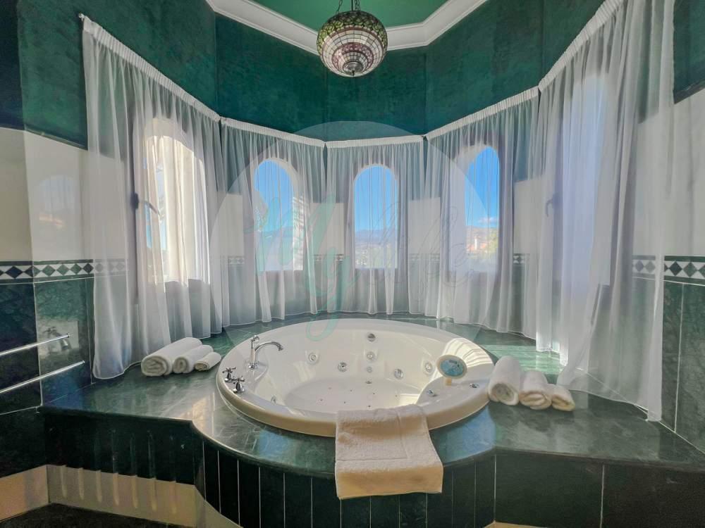 Wholesale & Distribution in Los Flamingos