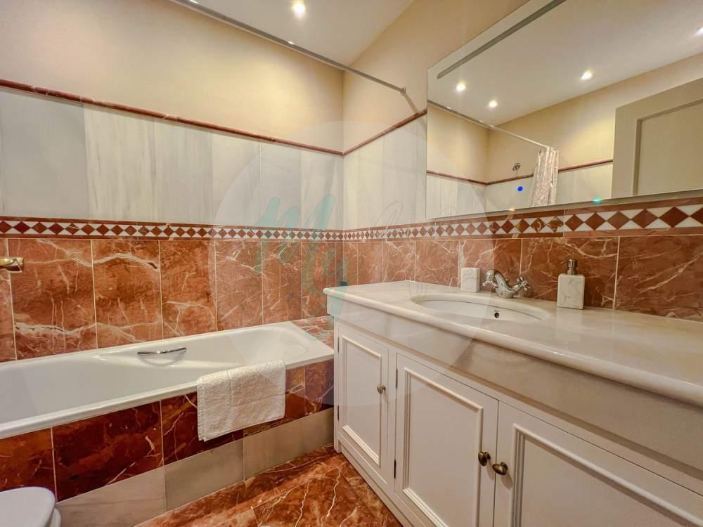 Wholesale & Distribution in Los Flamingos