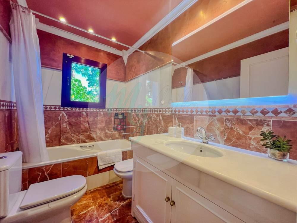 Wholesale & Distribution in Los Flamingos