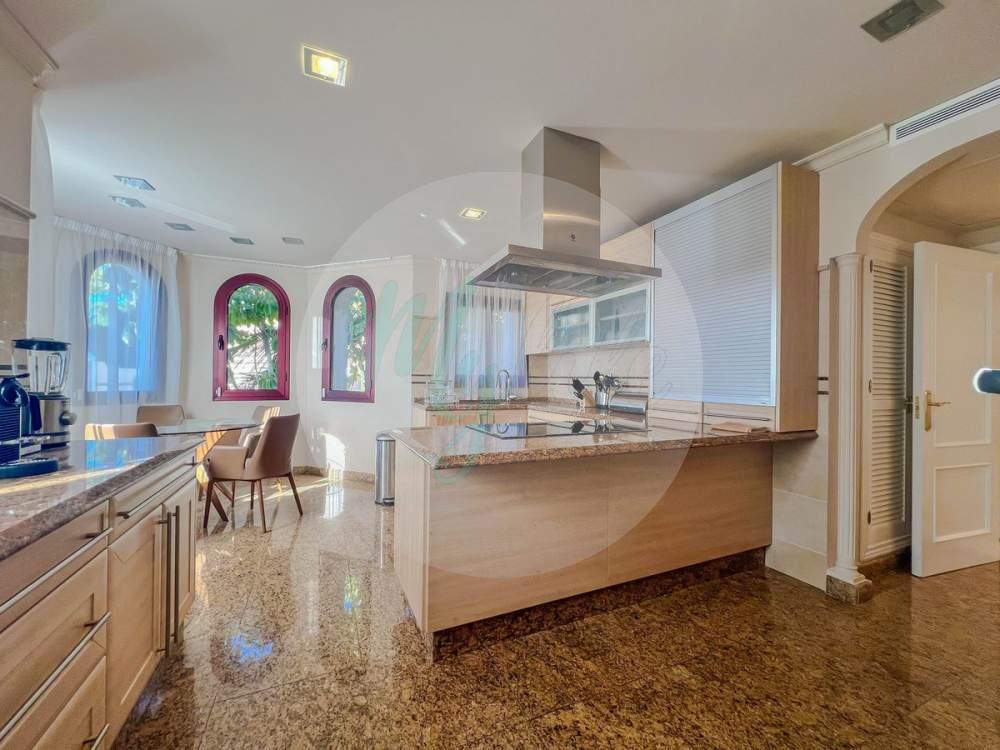 Wholesale & Distribution in Los Flamingos