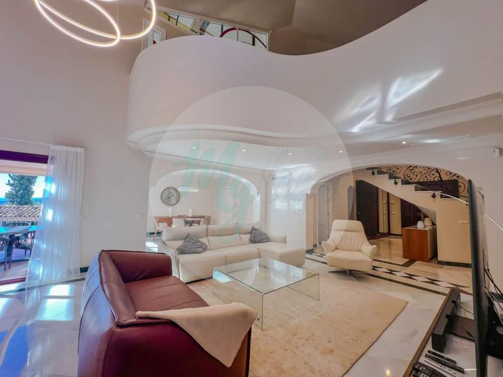 Wholesale & Distribution in Los Flamingos