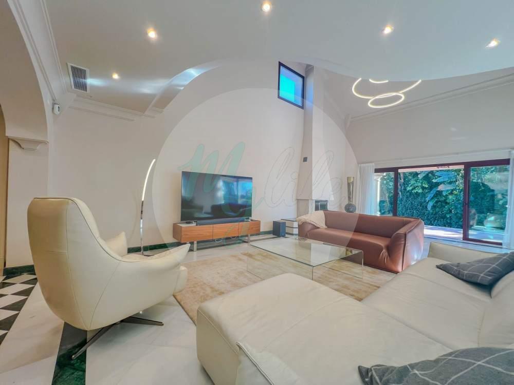 Wholesale & Distribution in Los Flamingos