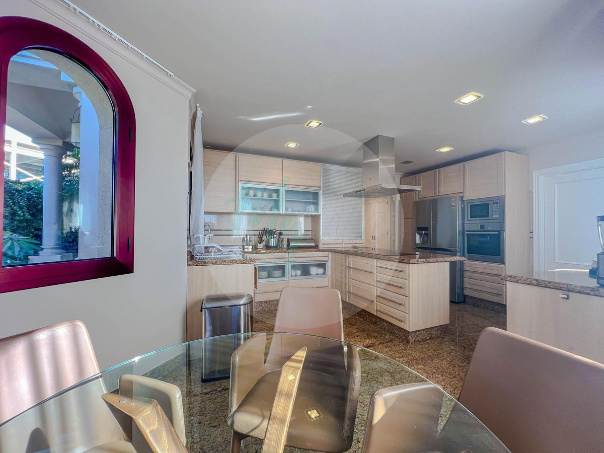 Wholesale & Distribution in Los Flamingos