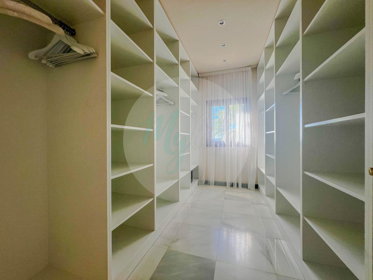 Wholesale & Distribution in Los Flamingos