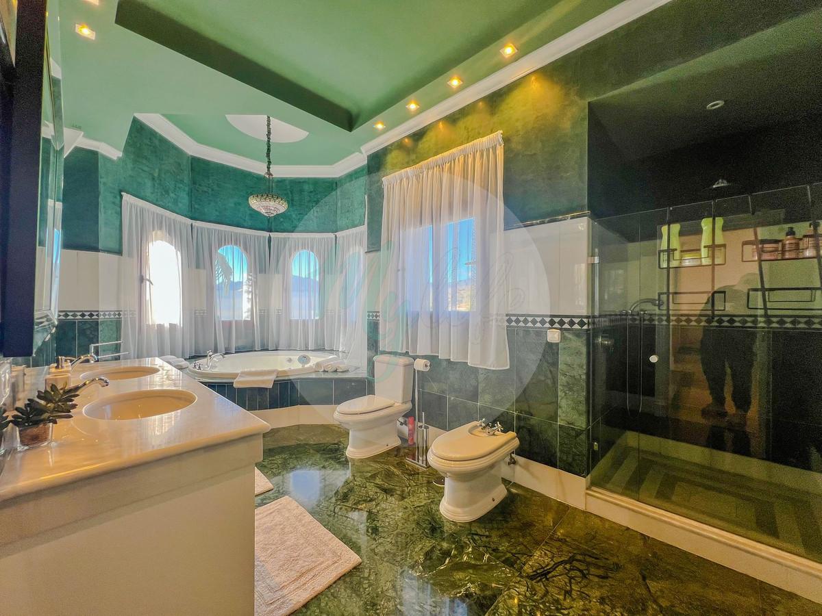 Wholesale & Distribution in Los Flamingos