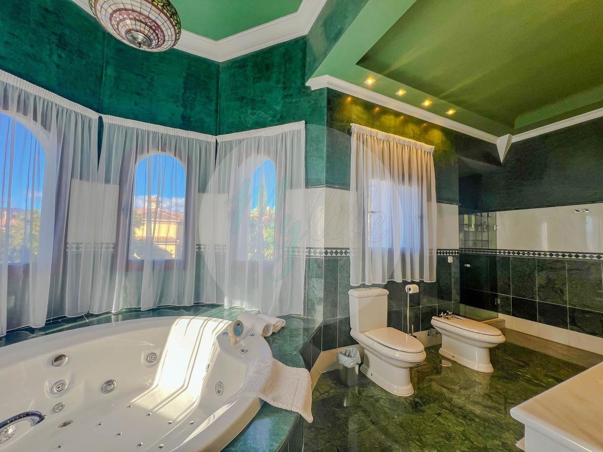 Wholesale & Distribution in Los Flamingos