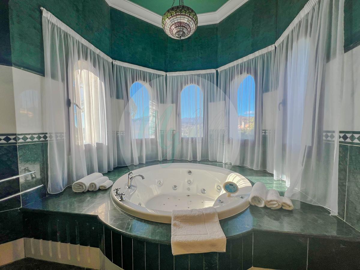 Wholesale & Distribution in Los Flamingos