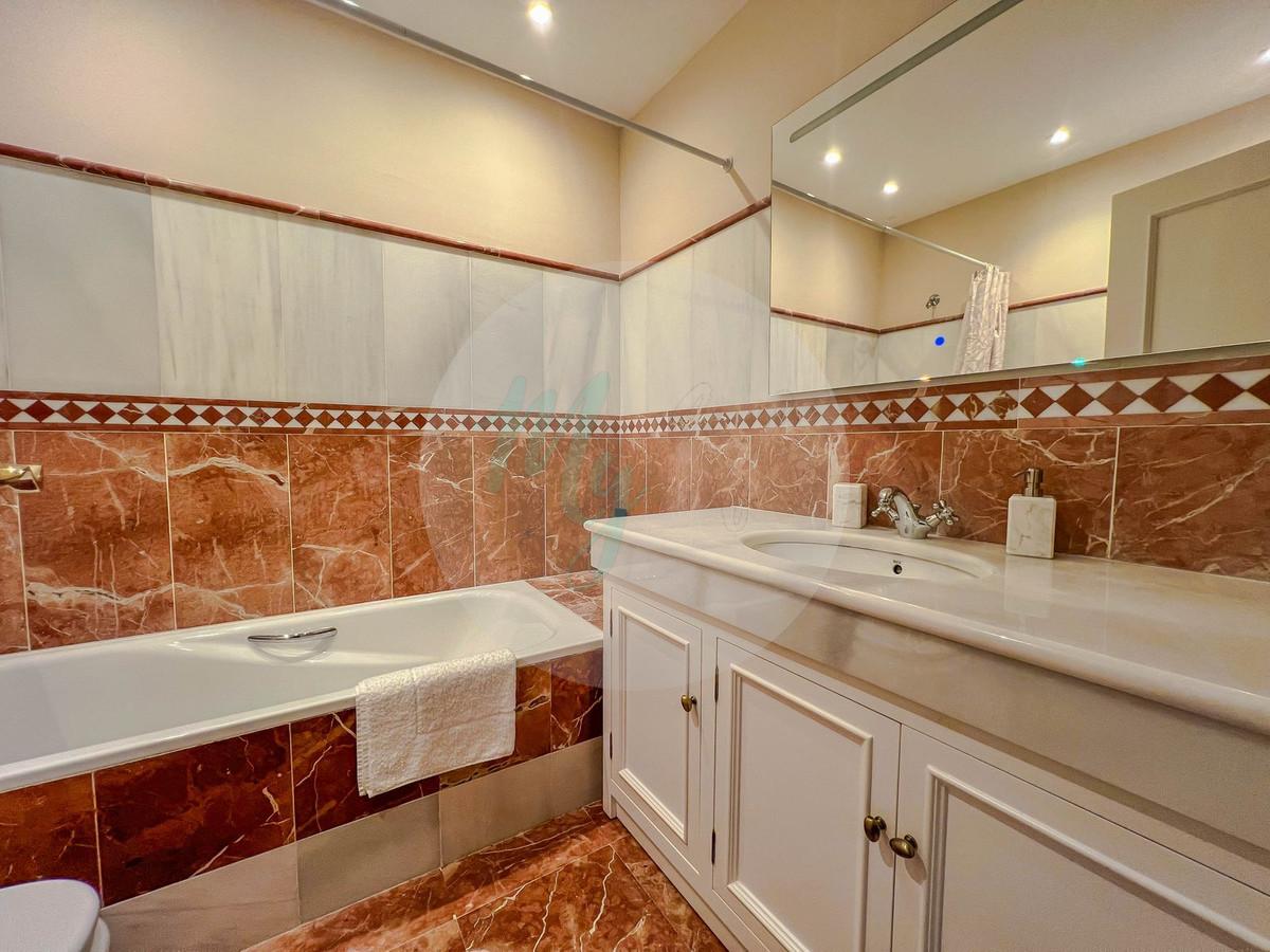 Wholesale & Distribution in Los Flamingos