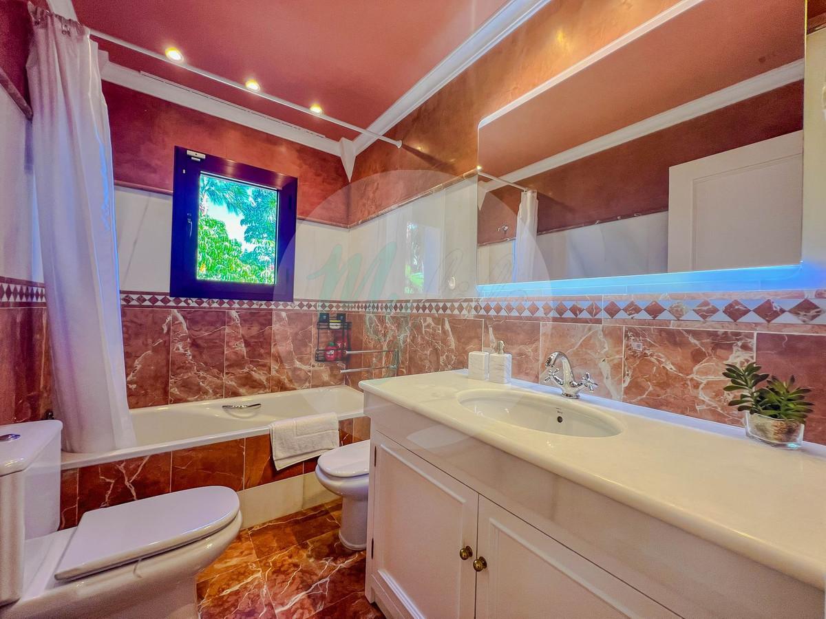 Wholesale & Distribution in Los Flamingos