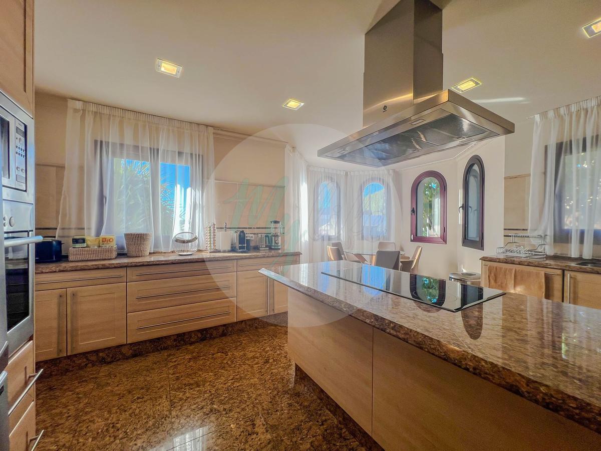 Wholesale & Distribution in Los Flamingos