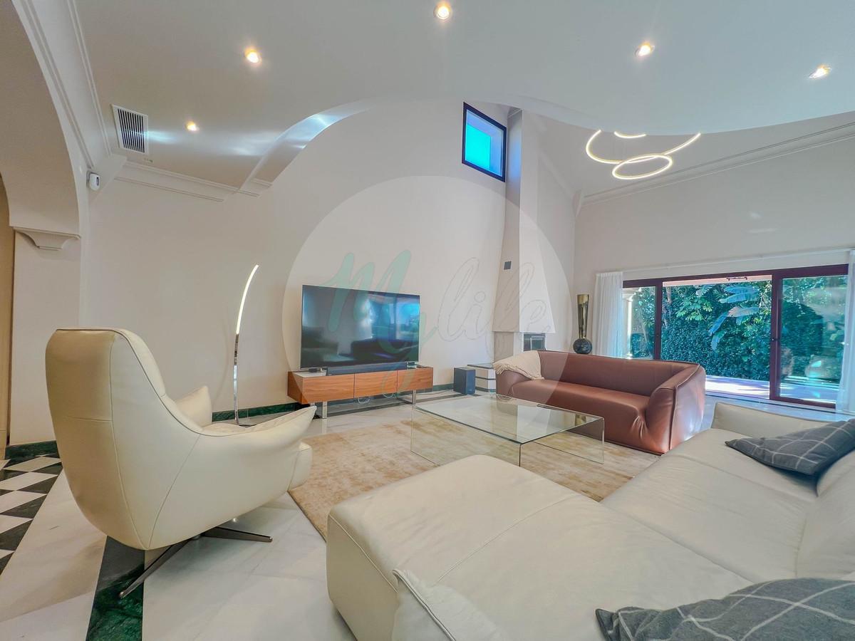 Wholesale & Distribution in Los Flamingos