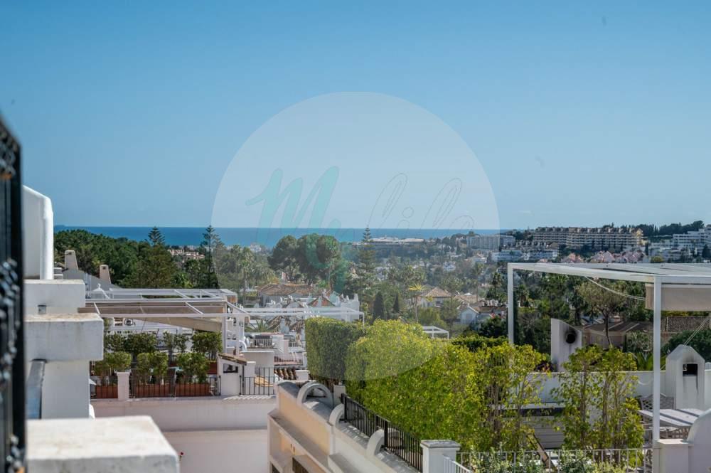 Adosado en Nueva Andalucía